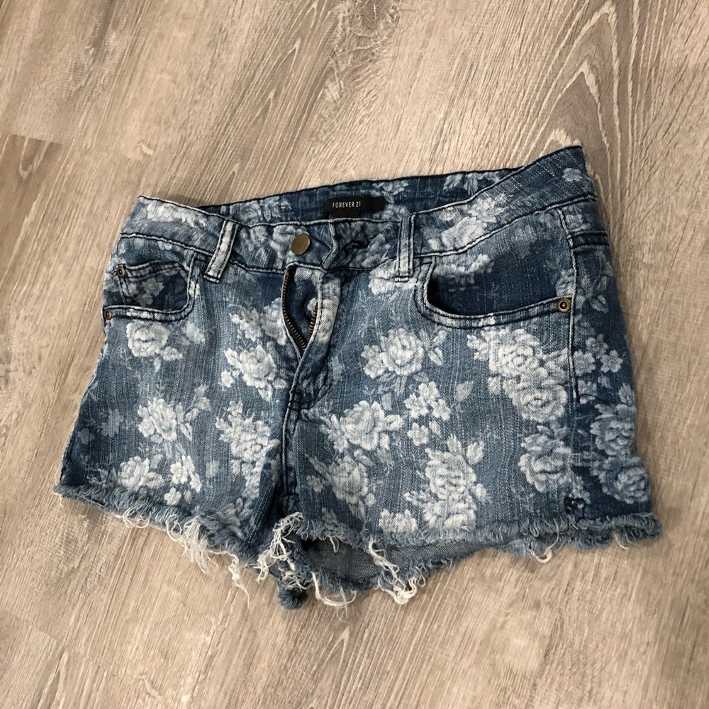 🌟FOREVER 21 Denim Flower Cut Off Shorts